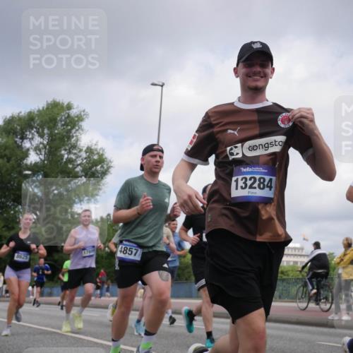 29.06.2025 - hella hamburg halbmarathon Luisa Fischer http://msf.ph/oto/8456181 29.06.2025 10:35:36 Kennedybrücke 8625, 17689, 4857, 13284, 1910, 15, 1640, 2268, 4857, 5783, 5871, 6228, 6252, 6312, 6315, 6642, 7387, 7789, 8625, 8840, 8914, 9010, 9188, 9765, 10013, 10354, 10470, 10624, 10828 meine-sportfotos.de