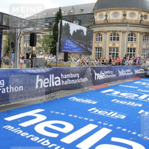 29.06.2025 - hella hamburg halbmarathon Michael Strokosch http://msf.ph/oto/8456236 29.06.2025 10:31:38 Ziel 5660, 7793, 12681, 13617, 15835 meine-sportfotos.de