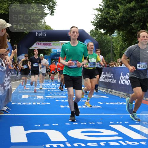 29.06.2025 - hella hamburg halbmarathon Strokosch-Dieckow http://msf.ph/oto/8456244 29.06.2025 10:47:59 Ziel 1086, 1604, 1613, 4324, 4528, 4601, 4711, 5022, 6377, 9638, 12706, 12724, 12747, 12808, 13570, 14730, 15333, 16149, 16766, 17451, 18206, 18922, 19198 meine-sportfotos.de