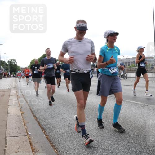 29.06.2025 - hella hamburg halbmarathon Lena Gebhardt http://msf.ph/oto/8456252 29.06.2025 10:31:30 Lombardsbrücke 1292, 11587, 17700, 807, 7772, 1235, 1292, 1373, 1773, 1844, 1879, 1979, 2414, 2831, 2832, 2914, 3396, 3397, 3424, 3571, 3681, 4561, 4817, 4953, 5165, 5437, 5846, 5943, 5965, 6057, 6078, 6160, 6195, 6546, 6573, 6640, 6787, 7334, 7604, 7772, 8050, 8072, 8073, 8304, 8620, 8806, 9078, 9104, 9183, 9478, 9812, 9883, 10111, 10240, 10586, 11587, 11988, 12627, 13724, 14349, 15589, 15725, 16457, 16978, 17224, 17404, 17463, 17509, 17517, 17587, 17706, 19226 meine-sportfotos.de