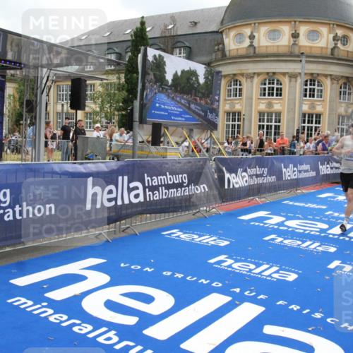 29.06.2025 - hella hamburg halbmarathon Michael Strokosch http://msf.ph/oto/8456260 29.06.2025 10:31:38 Ziel 5660, 7793, 12681, 13617, 15835 meine-sportfotos.de