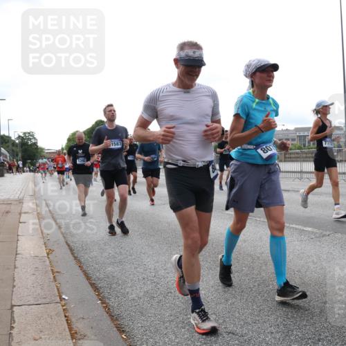 29.06.2025 - hella hamburg halbmarathon Lena Gebhardt http://msf.ph/oto/8456282 29.06.2025 10:31:30 Lombardsbrücke 1587, 807, 7772, 1235, 1292, 1373, 1773, 1844, 1879, 1979, 2414, 2831, 2832, 2914, 3396, 3397, 3424, 3571, 3681, 4561, 4817, 4953, 5165, 5437, 5846, 5943, 5965, 6057, 6078, 6160, 6195, 6546, 6573, 6640, 6787, 7334, 7604, 7772, 8050, 8072, 8073, 8304, 8620, 8806, 9078, 9104, 9183, 9478, 9812, 9883, 10111, 10240, 10586, 11587, 11988, 12627, 13724, 14349, 15589, 15725, 16457, 16978, 17224, 17404, 17463, 17509, 17517, 17587, 17706, 19226 meine-sportfotos.de