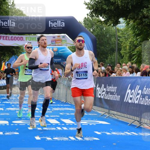 29.06.2025 - hella hamburg halbmarathon Strokosch-Dieckow http://msf.ph/oto/8456289 29.06.2025 10:36:13 Ziel 2774, 6032, 6829, 6990, 6993, 12051, 12447, 13991, 14601, 15115, 15348, 16158, 17078, 17192, 17329, 17691, 18600 meine-sportfotos.de