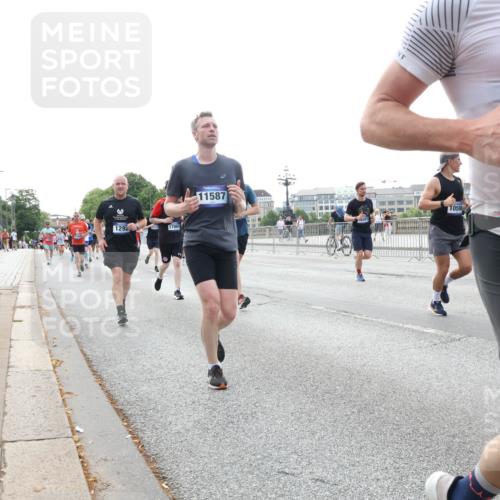 29.06.2025 - hella hamburg halbmarathon Lena Gebhardt http://msf.ph/oto/8456316 29.06.2025 10:31:31 Lombardsbrücke 1292, 17989, 11587, 10586, 1235, 1292, 1373, 1773, 1844, 1879, 1979, 2414, 2831, 2832, 2914, 3396, 3397, 3424, 3571, 3681, 4561, 4817, 4953, 5165, 5437, 5846, 5943, 5965, 6057, 6078, 6160, 6195, 6546, 6573, 6640, 6787, 7334, 7604, 7772, 8050, 8072, 8073, 8304, 8620, 8806, 9078, 9104, 9183, 9478, 9812, 9883, 10111, 10240, 10586, 11587, 11988, 12627, 13724, 14349, 15589, 15725, 16457, 16978, 17224, 17404, 17463, 17509, 17517, 17587, 17706, 19226 meine-sportfotos.de