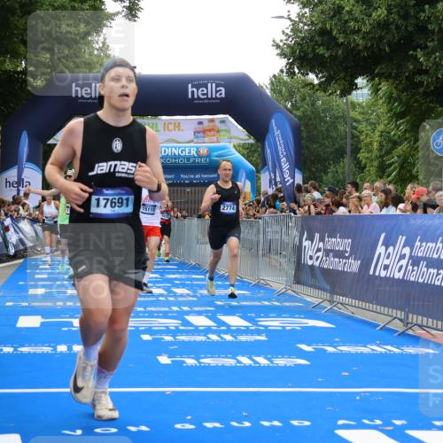 29.06.2025 - hella hamburg halbmarathon Strokosch-Dieckow http://msf.ph/oto/8456331 29.06.2025 10:36:11 Ziel 2774, 6032, 6829, 6990, 6993, 12168, 12447, 12488, 13991, 14601, 14875, 15115, 15348, 16158, 17078, 17329, 17691, 18600 meine-sportfotos.de