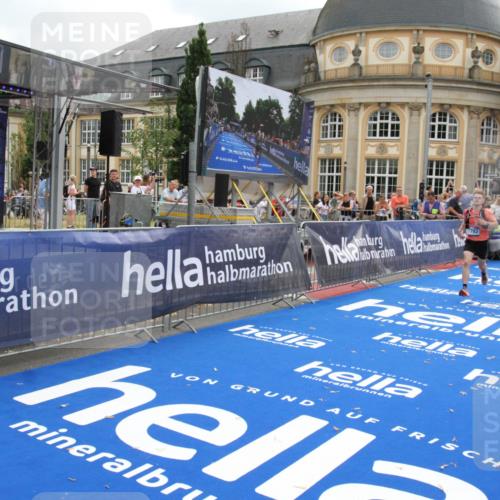 29.06.2025 - hella hamburg halbmarathon Michael Strokosch http://msf.ph/oto/8456349 29.06.2025 10:31:40 Ziel 5660, 7793, 12681, 13606, 13617, 15835 meine-sportfotos.de