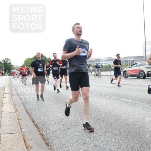 29.06.2025 - hella hamburg halbmarathon Lena Gebhardt http://msf.ph/oto/8456359 29.06.2025 10:31:31 Lombardsbrücke 1292, 17989, 587, 058, 1235, 1292, 1373, 1773, 1844, 1879, 1979, 2414, 2831, 2832, 2914, 3396, 3397, 3424, 3571, 3681, 4561, 4817, 4953, 5165, 5437, 5846, 5943, 5965, 6057, 6078, 6160, 6195, 6546, 6573, 6640, 6787, 7334, 7604, 7772, 8050, 8072, 8073, 8304, 8620, 8806, 9078, 9104, 9183, 9478, 9812, 9883, 10111, 10240, 10586, 11587, 11988, 12627, 13724, 14349, 15589, 15725, 16457, 16978, 17224, 17404, 17463, 17509, 17517, 17587, 17706, 19226 meine-sportfotos.de