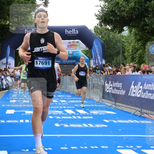 29.06.2025 - hella hamburg halbmarathon Strokosch-Dieckow http://msf.ph/oto/8456372 29.06.2025 10:36:11 Ziel 2774, 6032, 6829, 6990, 6993, 12168, 12447, 12488, 13991, 14601, 14875, 15115, 15348, 16158, 17078, 17329, 17691, 18600 meine-sportfotos.de