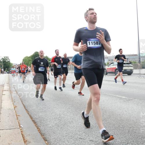 29.06.2025 - hella hamburg halbmarathon Lena Gebhardt http://msf.ph/oto/8456378 29.06.2025 10:31:31 Lombardsbrücke 17989, 17706, 5165, 1292, 11587, 10586, 8507, 1235, 1292, 1373, 1773, 1844, 1879, 1979, 2414, 2831, 2832, 2914, 3396, 3397, 3424, 3571, 3681, 4561, 4817, 4953, 5165, 5437, 5846, 5943, 5965, 6057, 6078, 6160, 6195, 6546, 6573, 6640, 6787, 7334, 7604, 7772, 8050, 8072, 8073, 8304, 8620, 8806, 9078, 9104, 9183, 9478, 9812, 9883, 10111, 10240, 10586, 11587, 11988, 12627, 13724, 14349, 15589, 15725, 16457, 16978, 17224, 17404, 17463, 17509, 17517, 17587, 17706, 19226 meine-sportfotos.de