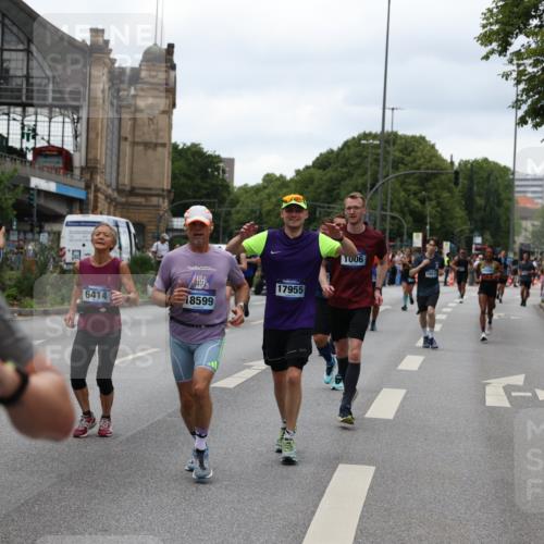 29.06.2025 - hella hamburg halbmarathon Yannick Fuchs http://msf.ph/oto/8456391 29.06.2025 10:56:20 20KM 1006, 1128, 1264, 1377, 1432, 1568, 1573, 1726, 4859, 6414, 6415, 6580, 6815, 7658, 8045, 8154, 8624, 9131, 9718, 9928, 10214, 10519, 10797, 11670, 11968, 12156, 13498, 13868, 14368, 14456, 15686, 15859, 16292, 16654, 16688, 16808, 17136, 17383, 17532, 17939, 17955, 18000, 18599, 18919, 19023 meine-sportfotos.de