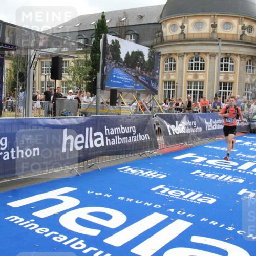 29.06.2025 - hella hamburg halbmarathon Michael Strokosch http://msf.ph/oto/8456394 29.06.2025 10:31:41 Ziel 5660, 7793, 12681, 13606, 13617, 15835, 18102 meine-sportfotos.de