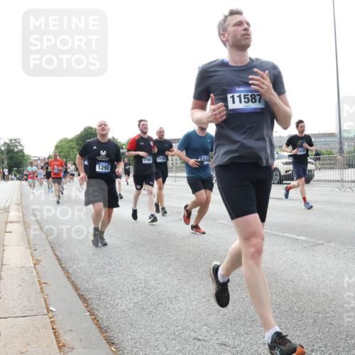 29.06.2025 - hella hamburg halbmarathon Lena Gebhardt http://msf.ph/oto/8456397 29.06.2025 10:31:31 Lombardsbrücke 1292, 17989, 17706, 11587, 1235, 1292, 1373, 1773, 1844, 1879, 1979, 2414, 2831, 2832, 2914, 3396, 3397, 3424, 3571, 3681, 4561, 4817, 4953, 5165, 5437, 5846, 5943, 5965, 6057, 6078, 6160, 6195, 6546, 6573, 6640, 6787, 7334, 7604, 7772, 8050, 8072, 8073, 8304, 8620, 8806, 9078, 9104, 9183, 9478, 9812, 9883, 10111, 10240, 10586, 11587, 11988, 12627, 13724, 14349, 15589, 15725, 16457, 16978, 17224, 17404, 17463, 17509, 17517, 17587, 17706, 19226 meine-sportfotos.de