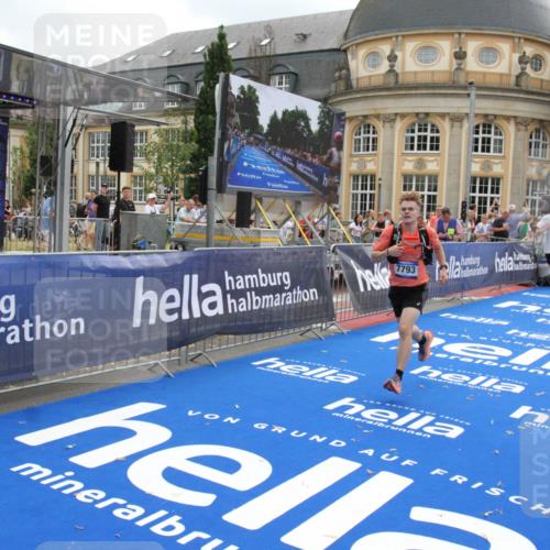 29.06.2025 - hella hamburg halbmarathon Michael Strokosch http://msf.ph/oto/8456407 29.06.2025 10:31:41 Ziel 5660, 7793, 12681, 13606, 13617, 15835, 18102 meine-sportfotos.de