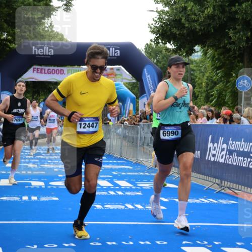29.06.2025 - hella hamburg halbmarathon Strokosch-Dieckow http://msf.ph/oto/8456414 29.06.2025 10:36:10 Ziel 2774, 6032, 6829, 6990, 6993, 12168, 12447, 12488, 13419, 13991, 14601, 14875, 15115, 15348, 17078, 17329, 17691, 18600 meine-sportfotos.de