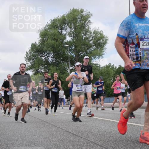 29.06.2025 - hella hamburg halbmarathon Luisa Fischer http://msf.ph/oto/8456420 29.06.2025 10:35:42 Kennedybrücke 18838, 18283, 10470, 9010, 13391, 10624, 10624, 18706, 16978, 9765, 18409, 2268, 2268, 3753, 5871, 6642, 7387, 7531, 7789, 8840, 8914, 9010, 9188, 9542, 9765, 10203, 10470, 10624 meine-sportfotos.de