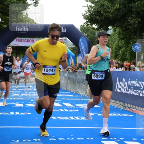 29.06.2025 - hella hamburg halbmarathon Strokosch-Dieckow http://msf.ph/oto/8456440 29.06.2025 10:36:10 Ziel 2774, 6032, 6829, 6990, 6993, 12168, 12447, 12488, 13419, 13991, 14601, 14875, 15115, 15348, 17078, 17329, 17691, 18600 meine-sportfotos.de