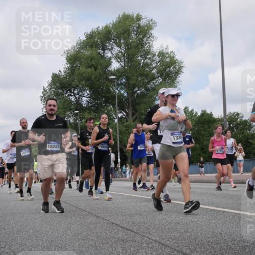 29.06.2025 - hella hamburg halbmarathon Luisa Fischer http://msf.ph/oto/8456441 29.06.2025 10:35:42 Kennedybrücke 16187, 18838, 18283, 16978, 14159, 9010, 1339, 9765, 18409, 2268, 3753, 5871, 6642, 7387, 7531, 7789, 8840, 8914, 9010, 9188, 9542, 9765, 10203, 10470, 10624 meine-sportfotos.de