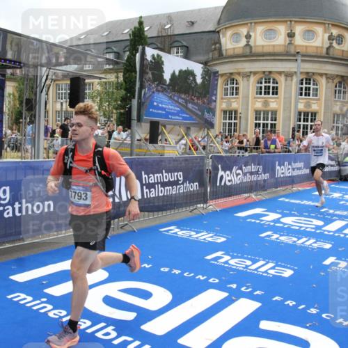 29.06.2025 - hella hamburg halbmarathon Michael Strokosch http://msf.ph/oto/8456444 29.06.2025 10:31:42 Ziel 7793, 13606, 13617, 15835, 18102 meine-sportfotos.de
