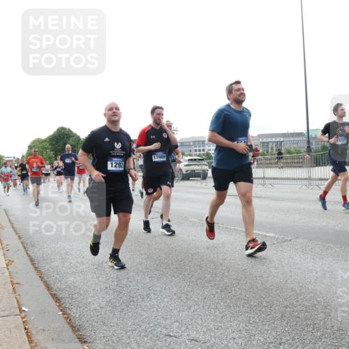 29.06.2025 - hella hamburg halbmarathon Lena Gebhardt http://msf.ph/oto/8456467 29.06.2025 10:31:32 Lombardsbrücke 5165, 10111, 1292, 17989, 18507, 1235, 1292, 1373, 1773, 1844, 1879, 1979, 2414, 2831, 2832, 2914, 3396, 3397, 3424, 3571, 3681, 4561, 4817, 4953, 5165, 5437, 5846, 5943, 5965, 6057, 6078, 6160, 6195, 6546, 6573, 6640, 6787, 7334, 7604, 7772, 8050, 8072, 8073, 8304, 8620, 8806, 9078, 9104, 9183, 9478, 9812, 9883, 10111, 10240, 10586, 11587, 11988, 12627, 13724, 14349, 15589, 15725, 16457, 16978, 17224, 17404, 17463, 17509, 17517, 17587, 17706, 19226 meine-sportfotos.de