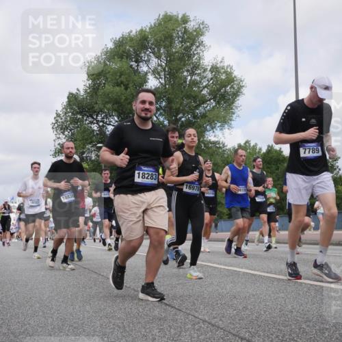 29.06.2025 - hella hamburg halbmarathon Luisa Fischer http://msf.ph/oto/8456500 29.06.2025 10:35:43 Kennedybrücke 16187, 18838, 1047, 18283, 16978, 4159, 6898, 16999, 19156, 7789, 9765, 1840, 2268, 3670, 3753, 5871, 6642, 7387, 7531, 7789, 8840, 8914, 9010, 9188, 9542, 9765, 10203, 10470, 10624 meine-sportfotos.de