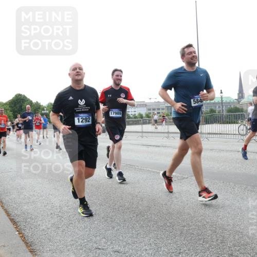 29.06.2025 - hella hamburg halbmarathon Lena Gebhardt http://msf.ph/oto/8456532 29.06.2025 10:31:32 Lombardsbrücke 5165, 1292, 584, 1850, 17989, 1235, 1292, 1373, 1773, 1844, 1879, 1979, 2414, 2831, 2832, 2914, 3396, 3397, 3424, 3571, 3681, 4561, 4817, 4953, 5165, 5437, 5846, 5943, 5965, 6057, 6078, 6160, 6195, 6546, 6573, 6640, 6787, 7334, 7604, 7772, 8050, 8072, 8073, 8304, 8620, 8806, 9078, 9104, 9183, 9478, 9812, 9883, 10111, 10240, 10586, 11587, 11988, 12627, 13724, 14349, 15589, 15725, 16457, 16978, 17224, 17404, 17463, 17509, 17517, 17587, 17706, 19226 meine-sportfotos.de