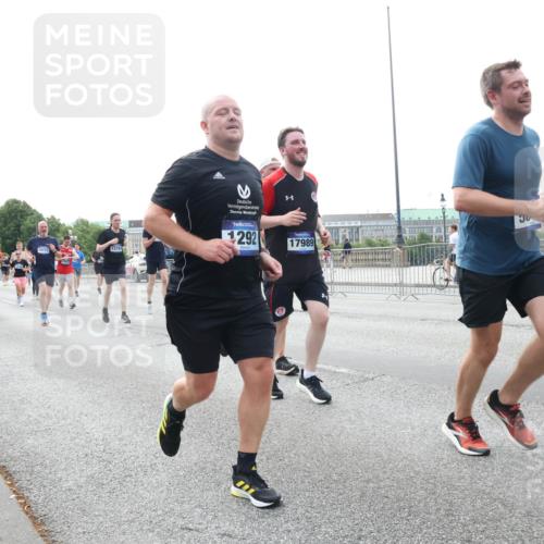 29.06.2025 - hella hamburg halbmarathon Lena Gebhardt http://msf.ph/oto/8456546 29.06.2025 10:31:33 Lombardsbrücke 10111, 5165, 13724, 1292, 17989, 8507, 1235, 1292, 1373, 1773, 1844, 1879, 1979, 2414, 2831, 2832, 2914, 3396, 3397, 3424, 3571, 3681, 4561, 4817, 4953, 5165, 5437, 5846, 5943, 5965, 6057, 6078, 6160, 6195, 6546, 6573, 6640, 6787, 7334, 7604, 7772, 8050, 8072, 8073, 8304, 8620, 8806, 9078, 9104, 9183, 9478, 9812, 9883, 10111, 10240, 10586, 11587, 11988, 12627, 13724, 14349, 15725, 16457, 16978, 17224, 17404, 17463, 17509, 17517, 17587, 17706, 19226 meine-sportfotos.de