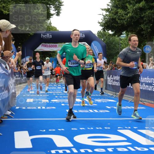 29.06.2025 - hella hamburg halbmarathon Strokosch-Dieckow http://msf.ph/oto/8456570 29.06.2025 10:47:58 Ziel 1086, 1604, 1613, 4324, 4528, 4601, 5022, 6377, 6836, 9638, 12706, 12724, 12747, 12808, 13570, 14730, 15333, 16149, 16766, 17451, 18206, 18922, 19198 meine-sportfotos.de