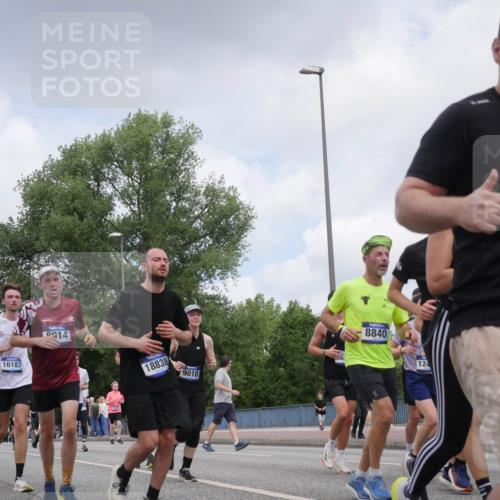 29.06.2025 - hella hamburg halbmarathon Luisa Fischer http://msf.ph/oto/8456592 29.06.2025 10:35:44 Kennedybrücke 10203, 16187, 9914, 18838, 9010, 8840, 124, 1828, 2268, 3670, 3753, 5871, 6642, 7387, 7531, 7789, 8840, 8914, 9010, 9188, 9542, 9765, 10203, 10470, 10624 meine-sportfotos.de