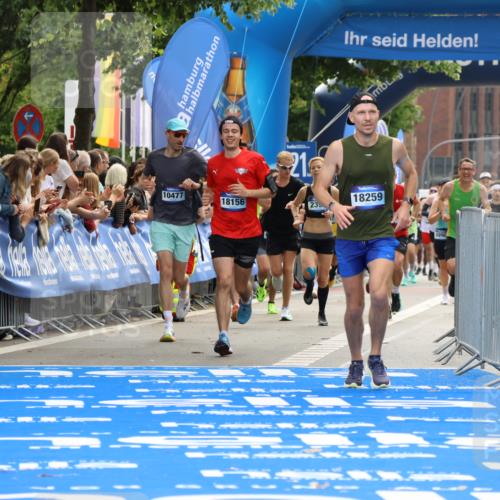 29.06.2025 - hella hamburg halbmarathon Strokosch-Dieckow http://msf.ph/oto/8456609 29.06.2025 10:35:54 Ziel 2399, 3843, 9313, 13252, 15161, 18156, 18259 meine-sportfotos.de