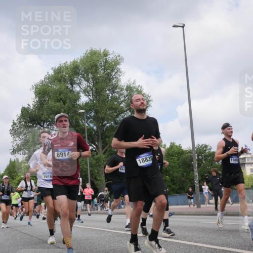 29.06.2025 - hella hamburg halbmarathon Luisa Fischer http://msf.ph/oto/8456617 29.06.2025 10:35:45 Kennedybrücke 10203, 753, 1618, 8914, 104, 18838, 16898, 0040, 1237, 2268, 3670, 3753, 7387, 7531, 7749, 7789, 8840, 8914, 9010, 9188, 9542, 9765, 10203, 10470, 10624 meine-sportfotos.de