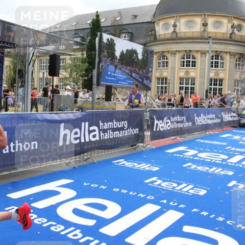 29.06.2025 - hella hamburg halbmarathon Michael Strokosch http://msf.ph/oto/8456645 29.06.2025 10:31:45 Ziel 5187, 13606, 13617, 15835, 18102 meine-sportfotos.de