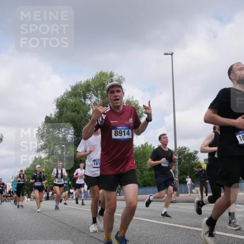 29.06.2025 - hella hamburg halbmarathon Luisa Fischer http://msf.ph/oto/8456655 29.06.2025 10:35:46 Kennedybrücke 10203, 7531, 161, 8914, 10470, 1883, 1237, 3670, 3753, 7531, 7749, 7789, 8840, 8914, 9010, 9542, 9765, 10203, 10470, 10624 meine-sportfotos.de