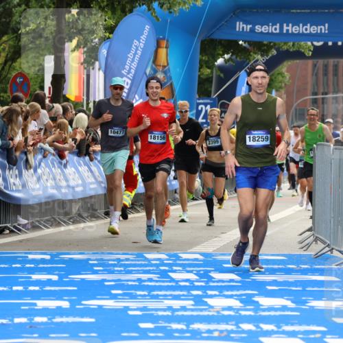 29.06.2025 - hella hamburg halbmarathon Strokosch-Dieckow http://msf.ph/oto/8456722 29.06.2025 10:35:55 Ziel 2399, 3843, 9313, 10477, 13252, 15161, 17217, 18156, 18259 meine-sportfotos.de
