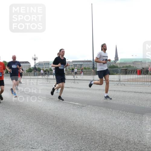 29.06.2025 - hella hamburg halbmarathon Lena Gebhardt http://msf.ph/oto/8456733 29.06.2025 10:31:34 Lombardsbrücke 18672, 5165, 10111, 13724, 1235, 1292, 1373, 1773, 1844, 1879, 1979, 2414, 2831, 2832, 2914, 3396, 3397, 3424, 3571, 3681, 3751, 4561, 4817, 4877, 4953, 5165, 5437, 5846, 5943, 5965, 6057, 6078, 6160, 6195, 6546, 6573, 6640, 7334, 7604, 7772, 8050, 8072, 8073, 8304, 8620, 8806, 9078, 9104, 9183, 9478, 9812, 9883, 10111, 10240, 10586, 11587, 11988, 12627, 13724, 14349, 15725, 16457, 16978, 17224, 17404, 17463, 17509, 17517, 17587, 17706, 19226 meine-sportfotos.de