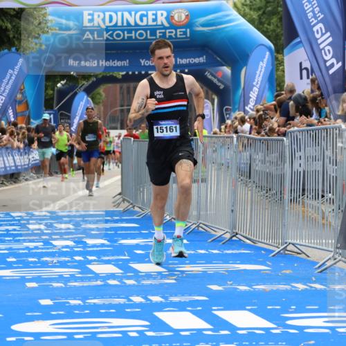 29.06.2025 - hella hamburg halbmarathon Strokosch-Dieckow http://msf.ph/oto/8456747 29.06.2025 10:35:50 Ziel 3843, 13252, 15161, 16119 meine-sportfotos.de