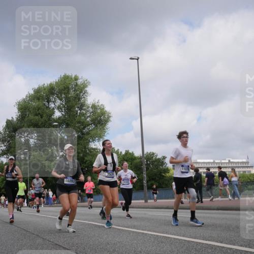 29.06.2025 - hella hamburg halbmarathon Luisa Fischer http://msf.ph/oto/8456752 29.06.2025 10:35:48 Kennedybrücke 3753, 15987, 10203, 7531, 14347, 11076, 1237, 1647, 3660, 3670, 3753, 5110, 7531, 7749, 8840, 9010, 9542, 10203, 10470, 10624 meine-sportfotos.de