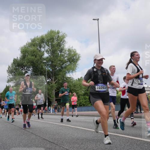 29.06.2025 - hella hamburg halbmarathon Luisa Fischer http://msf.ph/oto/8456794 29.06.2025 10:35:49 Kennedybrücke 2312, 17189, 15987, 3753, 9542, 8927, 10203, 129, 753, 1237, 1647, 2959, 3660, 3670, 3753, 5110, 7531, 7749, 9542, 9812, 10002, 10203, 10470 meine-sportfotos.de
