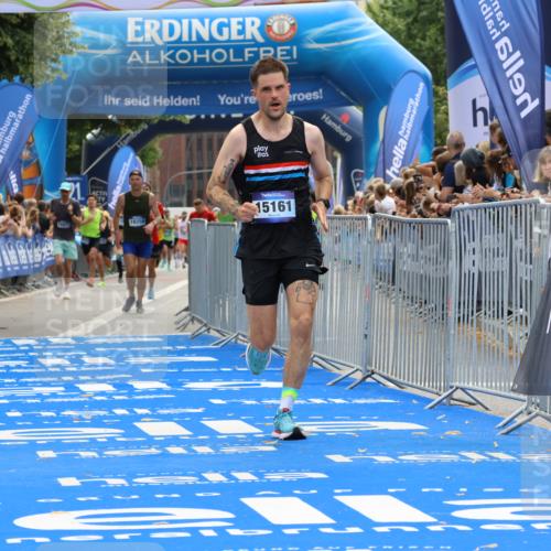 29.06.2025 - hella hamburg halbmarathon Strokosch-Dieckow http://msf.ph/oto/8456807 29.06.2025 10:35:51 Ziel 3843, 13252, 15161, 16119 meine-sportfotos.de