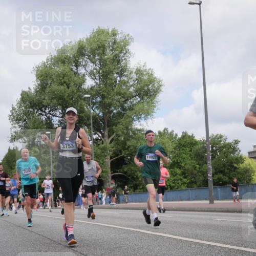 29.06.2025 - hella hamburg halbmarathon Luisa Fischer http://msf.ph/oto/8456816 29.06.2025 10:35:50 Kennedybrücke 15987, 3753, 9542, 18927, 102, 1237, 1647, 2959, 3660, 3670, 3753, 5110, 7531, 7749, 9542, 9812, 10002, 10203 meine-sportfotos.de