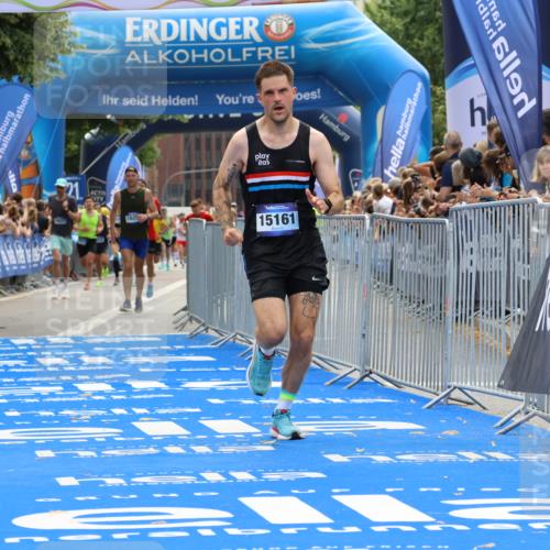 29.06.2025 - hella hamburg halbmarathon Strokosch-Dieckow http://msf.ph/oto/8456834 29.06.2025 10:35:51 Ziel 3843, 13252, 15161, 16119 meine-sportfotos.de