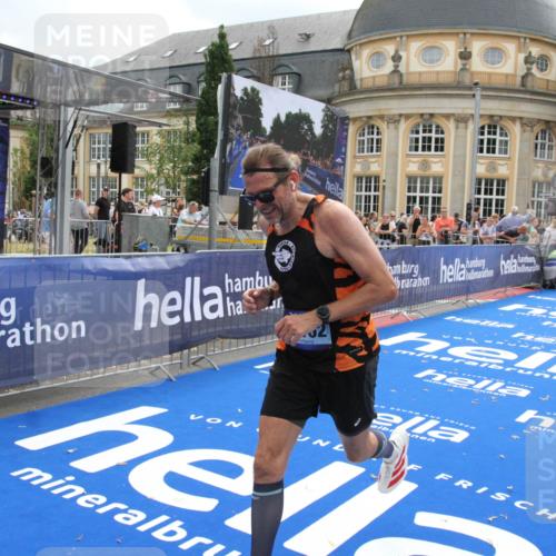 29.06.2025 - hella hamburg halbmarathon Michael Strokosch http://msf.ph/oto/8456851 29.06.2025 10:31:48 Ziel 5187, 13606, 18102 meine-sportfotos.de