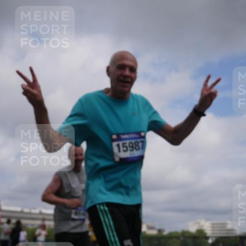 29.06.2025 - hella hamburg halbmarathon Luisa Fischer http://msf.ph/oto/8456892 29.06.2025 10:35:53 Kennedybrücke 15987, 1237, 1647, 2959, 3391, 3660, 3670, 3708, 3753, 5110, 7135, 7749, 7750, 8170, 9034, 9542, 9812, 10002 meine-sportfotos.de