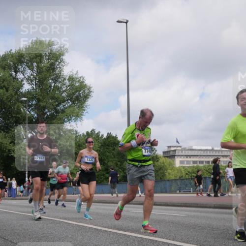 29.06.2025 - hella hamburg halbmarathon Luisa Fischer http://msf.ph/oto/8456921 29.06.2025 10:35:54 Kennedybrücke 3660, 17167, 1237, 7749, 1237, 1647, 2959, 3391, 3660, 3670, 3708, 5110, 7135, 7749, 7750, 8170, 9034, 9542, 9812, 10002 meine-sportfotos.de