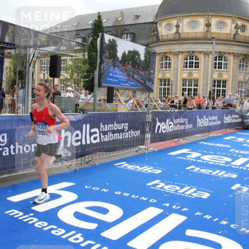 29.06.2025 - hella hamburg halbmarathon Michael Strokosch http://msf.ph/oto/8456936 29.06.2025 10:31:52 Ziel 3935, 5187, 11929 meine-sportfotos.de