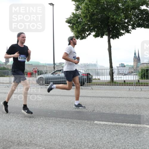 29.06.2025 - hella hamburg halbmarathon Lena Gebhardt http://msf.ph/oto/8456974 29.06.2025 10:31:35 Lombardsbrücke 11884, 13724, 1235, 1292, 1373, 1844, 1879, 1979, 2414, 2672, 2831, 2832, 2914, 3396, 3397, 3424, 3571, 3681, 3751, 4561, 4817, 4877, 4953, 5165, 5437, 5846, 5943, 5965, 6057, 6078, 6160, 6195, 6546, 6573, 6640, 7334, 7604, 7772, 8050, 8072, 8073, 8304, 8620, 8806, 9078, 9104, 9183, 9478, 9812, 9883, 10111, 10240, 10586, 11587, 11988, 13724, 14349, 15725, 16457, 16978, 17404, 17509, 17517, 17587, 17706 meine-sportfotos.de