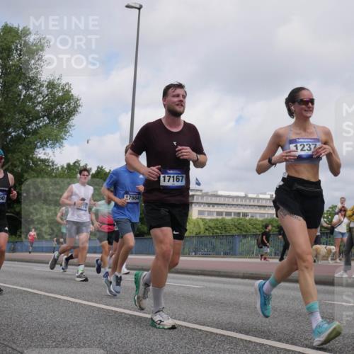 29.06.2025 - hella hamburg halbmarathon Luisa Fischer http://msf.ph/oto/8456980 29.06.2025 10:35:56 Kennedybrücke 8170, 3660, 17664, 17167, 1237, 1237, 1647, 2959, 3391, 3660, 3670, 3708, 5110, 5156, 7135, 7749, 7750, 8170, 9034, 9812, 10002, 10770 meine-sportfotos.de