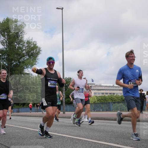 29.06.2025 - hella hamburg halbmarathon Luisa Fischer http://msf.ph/oto/8456998 29.06.2025 10:35:57 Kennedybrücke 9812, 3660, 5110, 364, 1766, 1237, 1647, 2059, 2959, 3391, 3660, 3708, 4555, 5110, 5156, 7135, 7749, 7750, 8170, 9034, 9812, 10002, 10770 meine-sportfotos.de