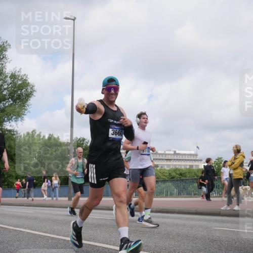 29.06.2025 - hella hamburg halbmarathon Luisa Fischer http://msf.ph/oto/8457013 29.06.2025 10:35:57 Kennedybrücke 9812, 15364, 3660, 5110, 176, 1237, 1647, 2059, 2959, 3391, 3660, 3708, 4555, 5110, 5156, 7135, 7749, 7750, 8170, 9034, 9812, 10002, 10770 meine-sportfotos.de