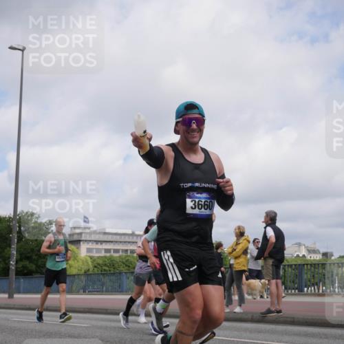 29.06.2025 - hella hamburg halbmarathon Luisa Fischer http://msf.ph/oto/8457017 29.06.2025 10:35:58 Kennedybrücke 0812, 15364, 3660, 1237, 1647, 2059, 2959, 3391, 3660, 3708, 4555, 5110, 5156, 7135, 7749, 7750, 8170, 9034, 9812, 10002, 10770 meine-sportfotos.de