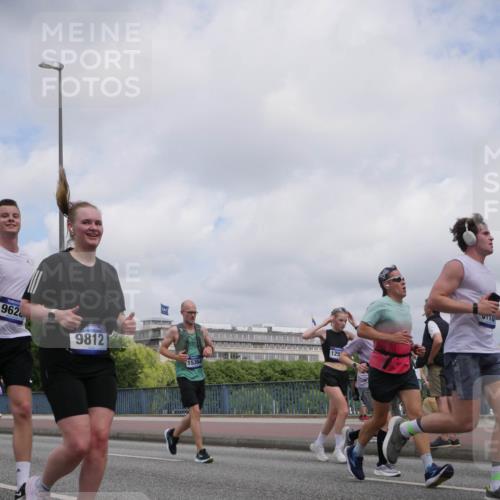 29.06.2025 - hella hamburg halbmarathon Luisa Fischer http://msf.ph/oto/8457029 29.06.2025 10:35:58 Kennedybrücke 962, 9812, 15364, 125, 1237, 1647, 2059, 2959, 3391, 3660, 3708, 4555, 5110, 5156, 7135, 7749, 7750, 8170, 9034, 9812, 10002, 10770 meine-sportfotos.de